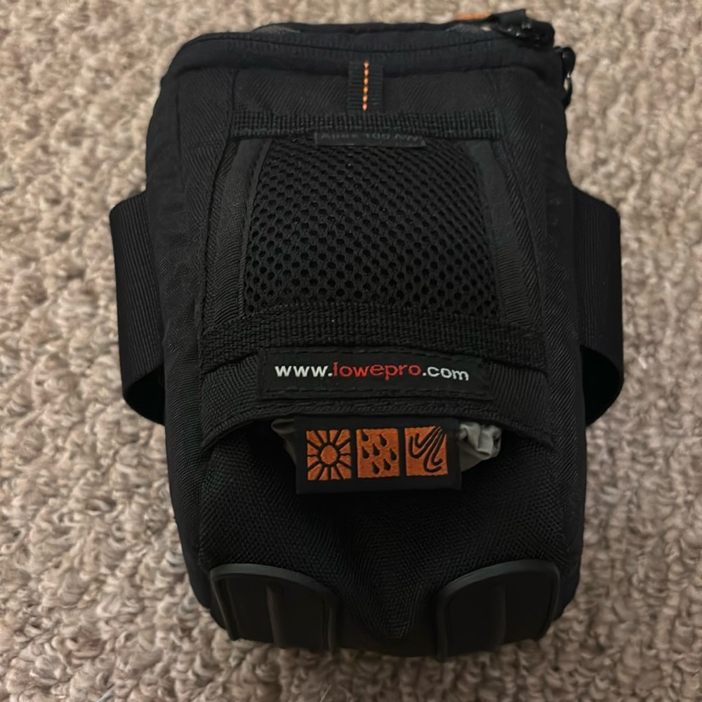 Lowpro Camera Accessory Case Apex 100 AW